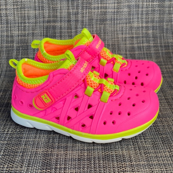 Stride Rite Made 2 Play Phibian Girls' Sneaker in Neon Pink Toddler size 7 - Picture 1 of 12